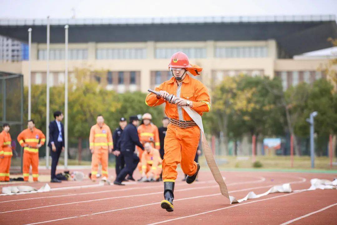 竞技之地！球员技艺高超角逐争取冠军的简单介绍