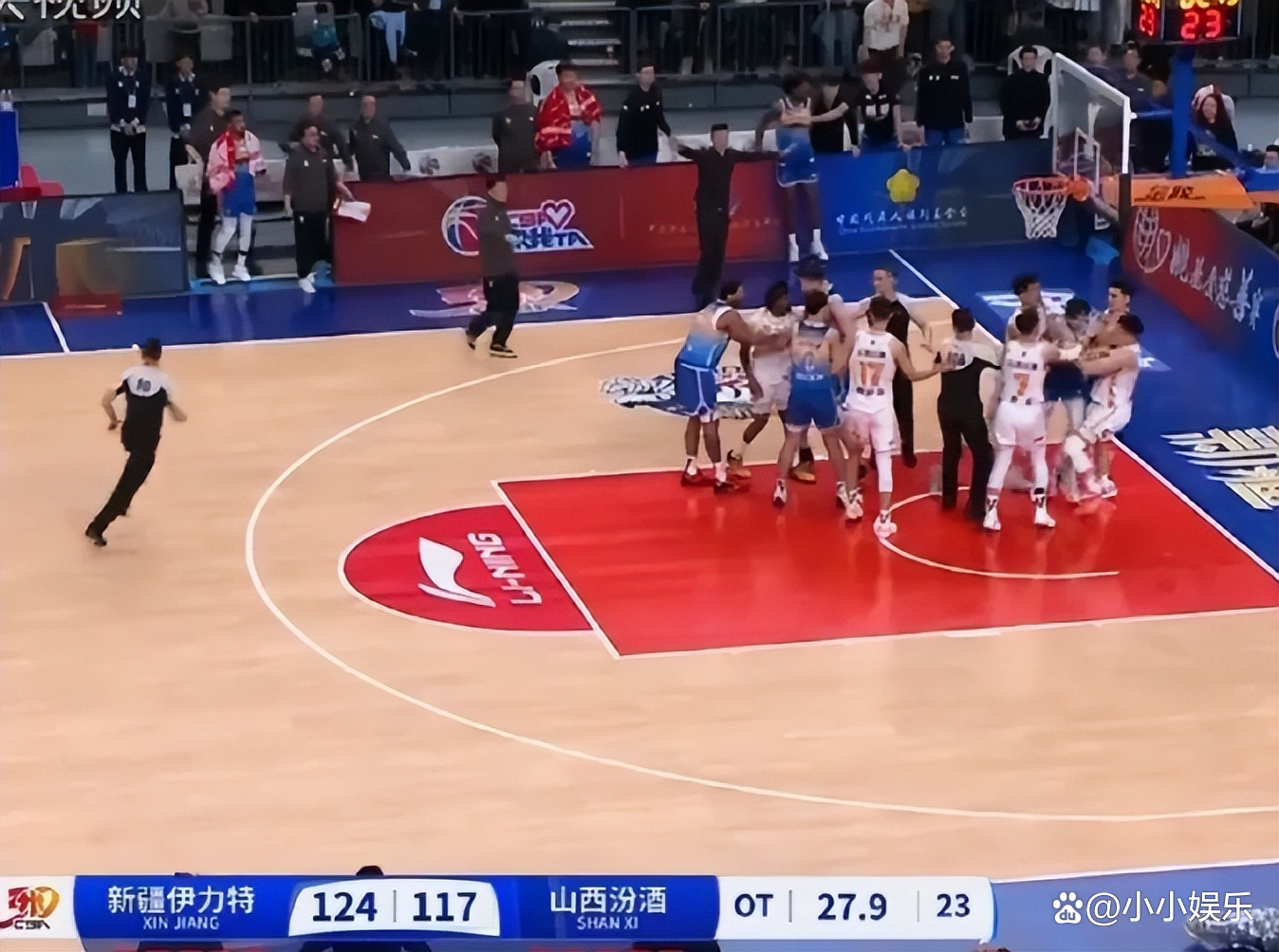 精心策划的比赛，CBA联赛上演激烈对决的简单介绍