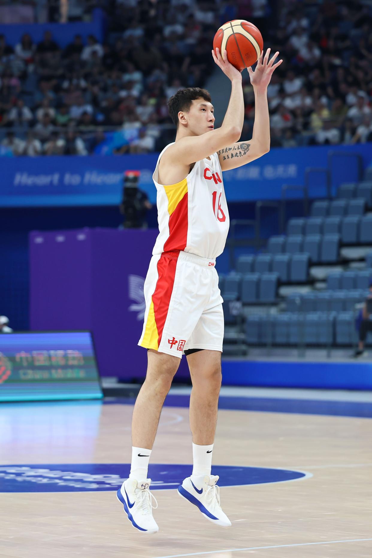开云体育登录-媒体人:美国资产越来越高CBA零元卖队乏人问津(浓眉东契奇交易震惊全联盟)