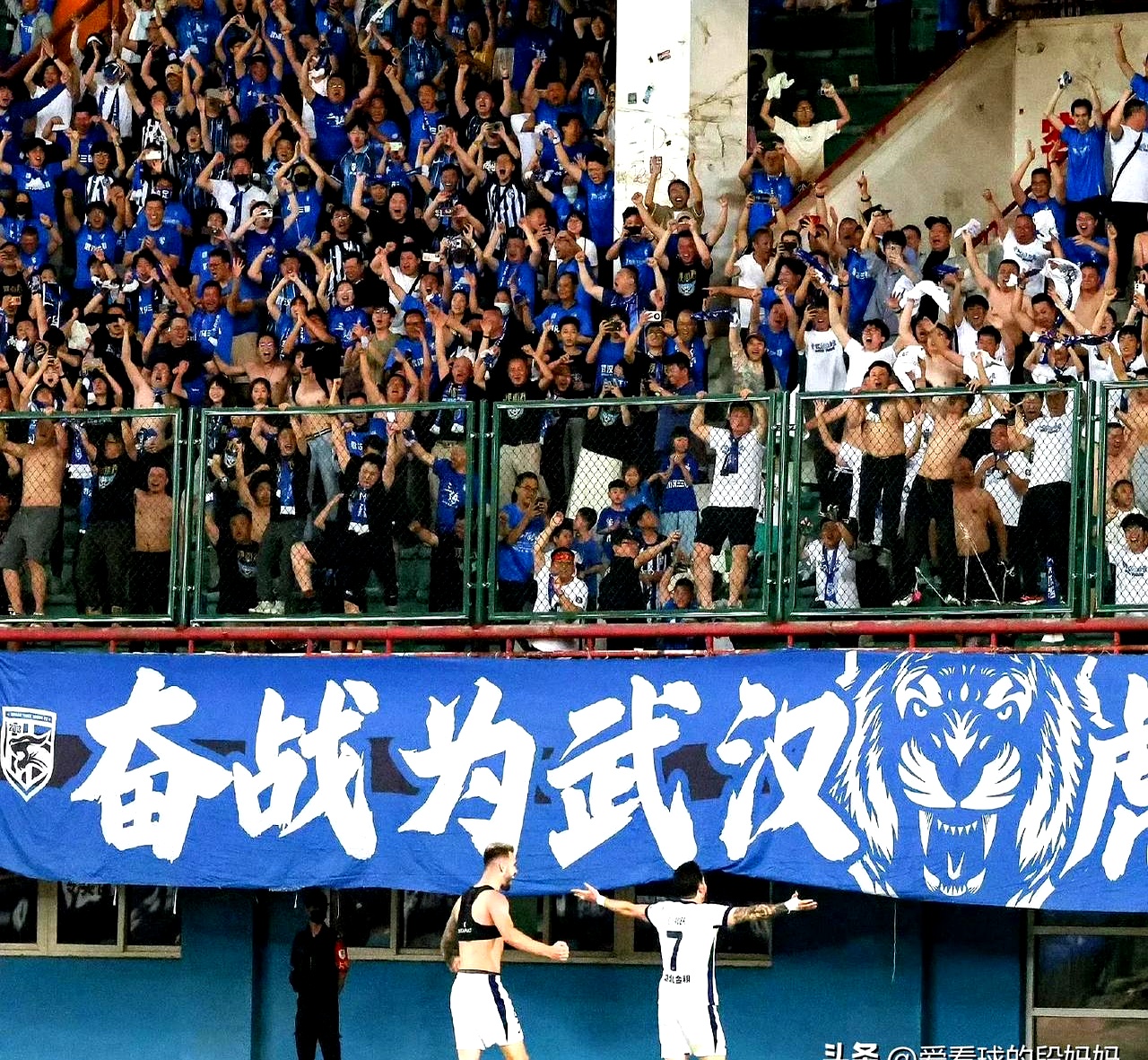 成都蓉城球迷意难平！不止因为2-2武汉三镇，更多原因在于以下5点(俄客机迫降断成两截41人都生还)